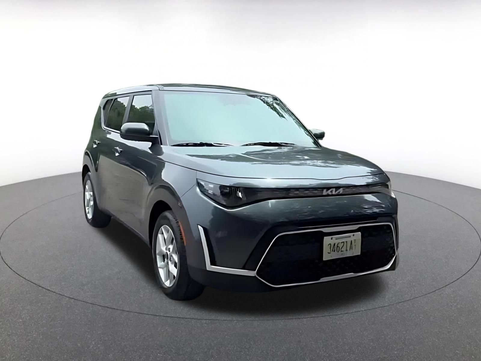 Used 2025 Kia Soul LX w/ LX Technology Package FWD image 3