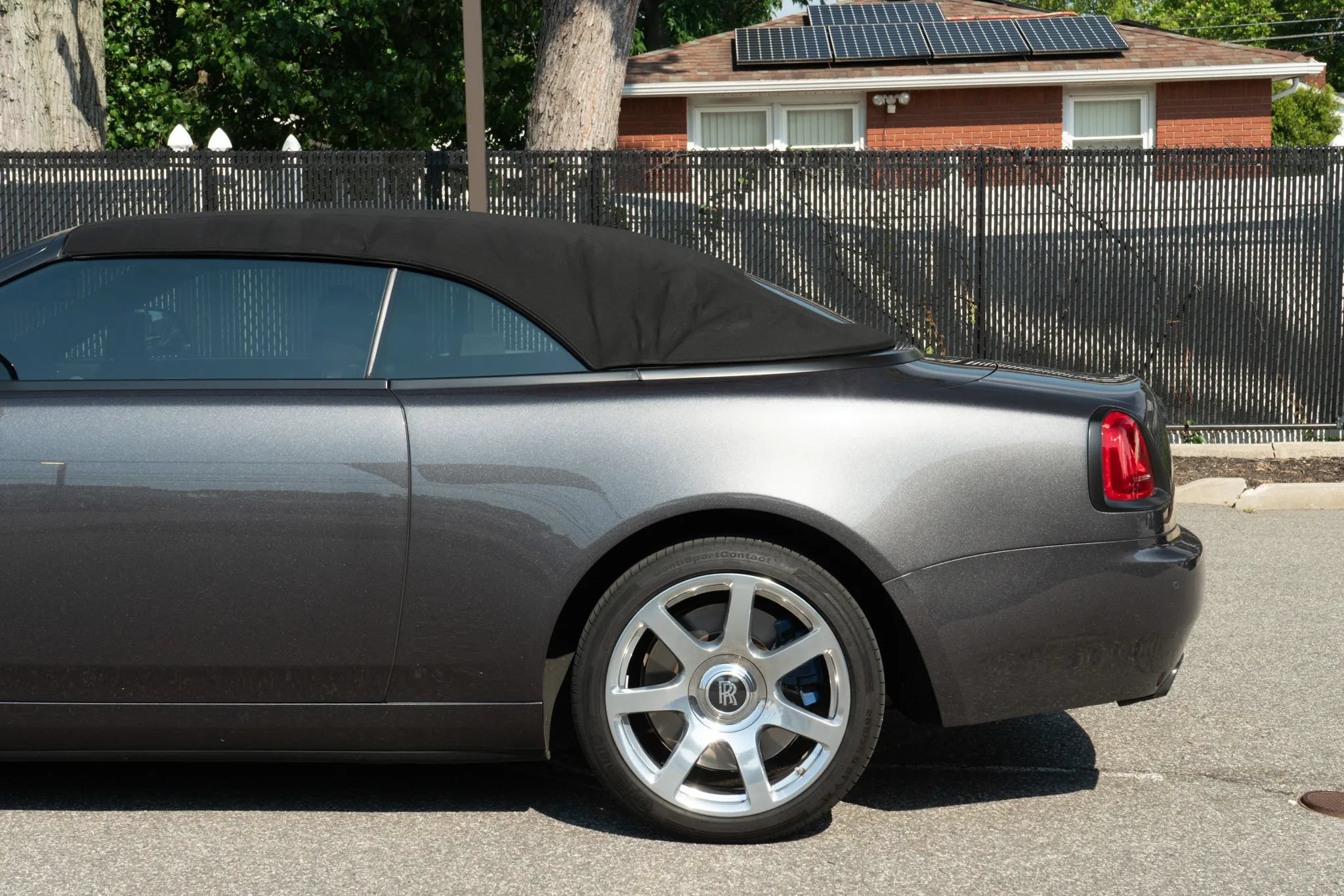 Used 2017 Rolls-Royce Dawn RWD image 35
