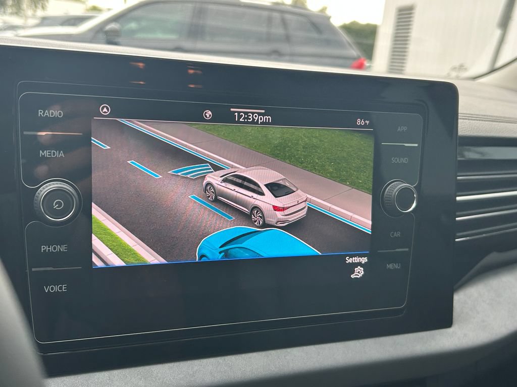 Certified 2025 Volkswagen Jetta SE FWD image 17