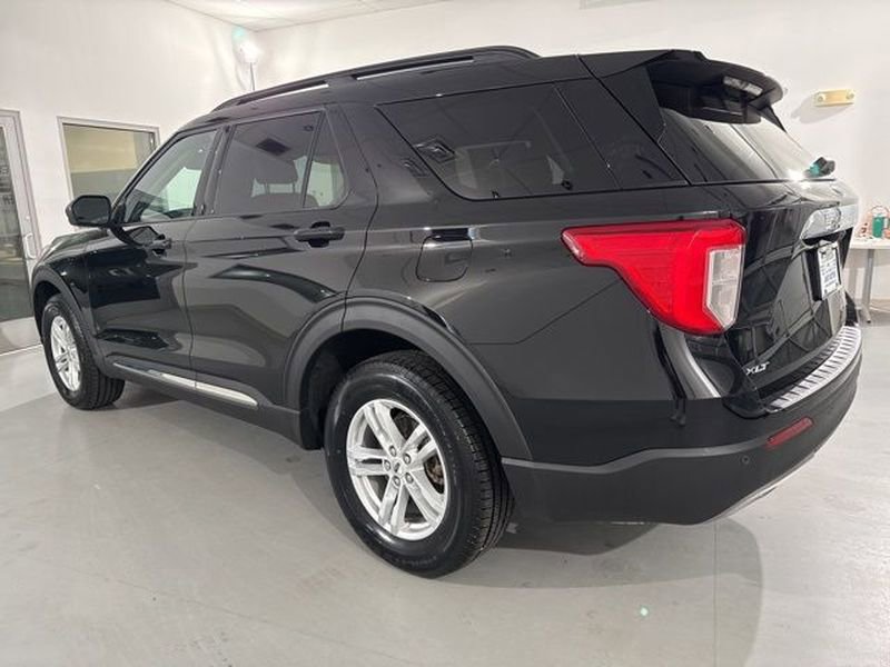 Used 2022 Ford Explorer XLT w/ Equipment Group 202A image 8