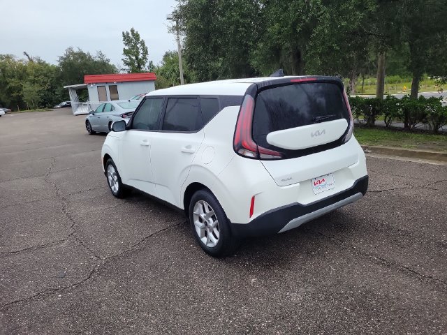 Used 2023 Kia Soul LX w/ Option Group 015 FWD image 3
