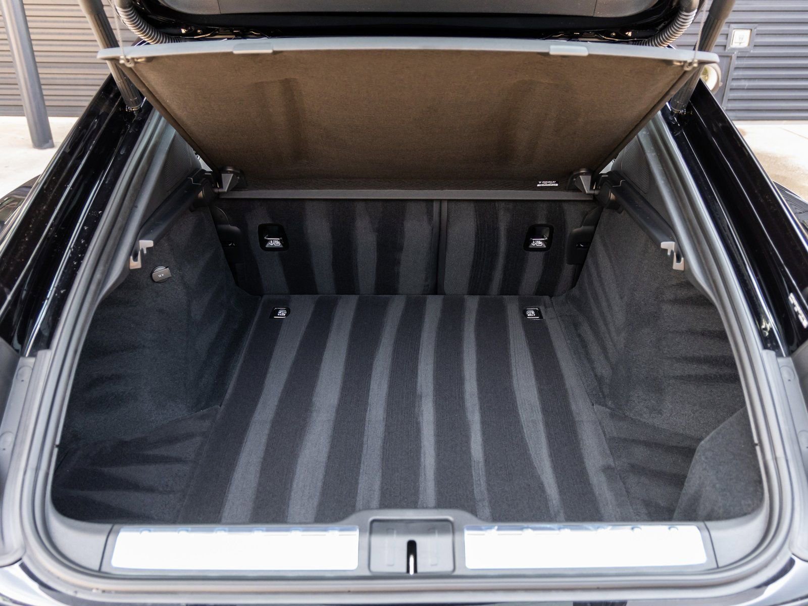 Certified 2025 Porsche Panamera image 38