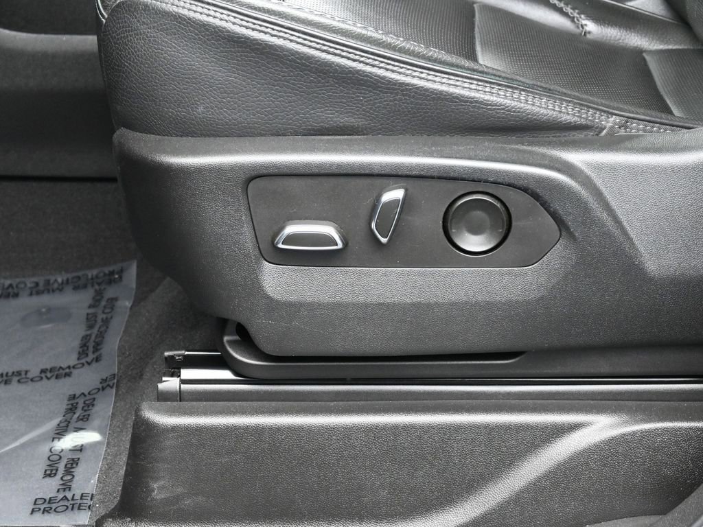 Used 2022 GMC Yukon Denali w/ Denali Premium Package image 12