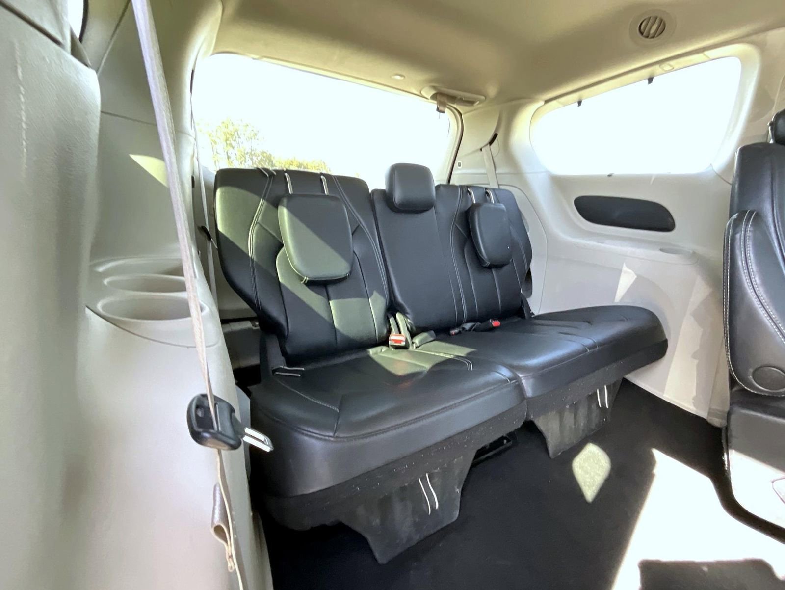 Used 2022 Chrysler Pacifica Touring-L image 21