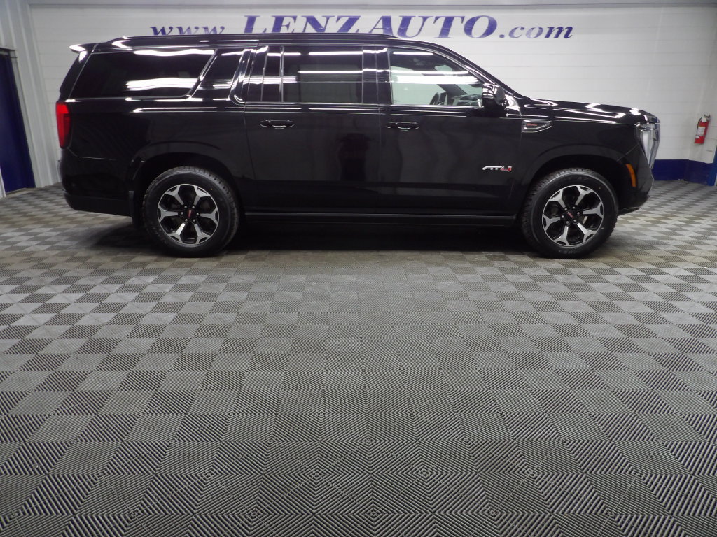 Used 2025 GMC Yukon XL AT4 AWD/4WD image 2