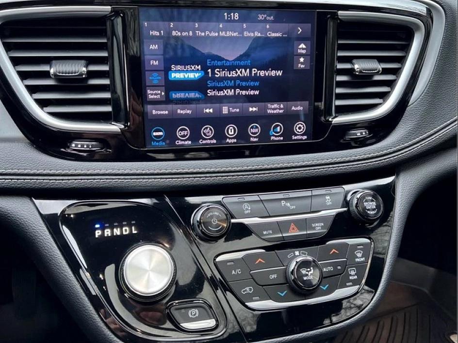 Used 2020 Chrysler Pacifica Limited w/ S Appearance Package image 8