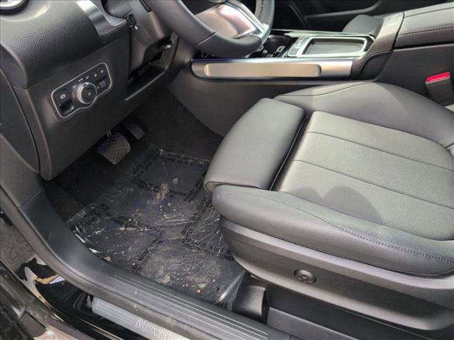 New 2025 Mercedes-Benz GLB 250 image 4