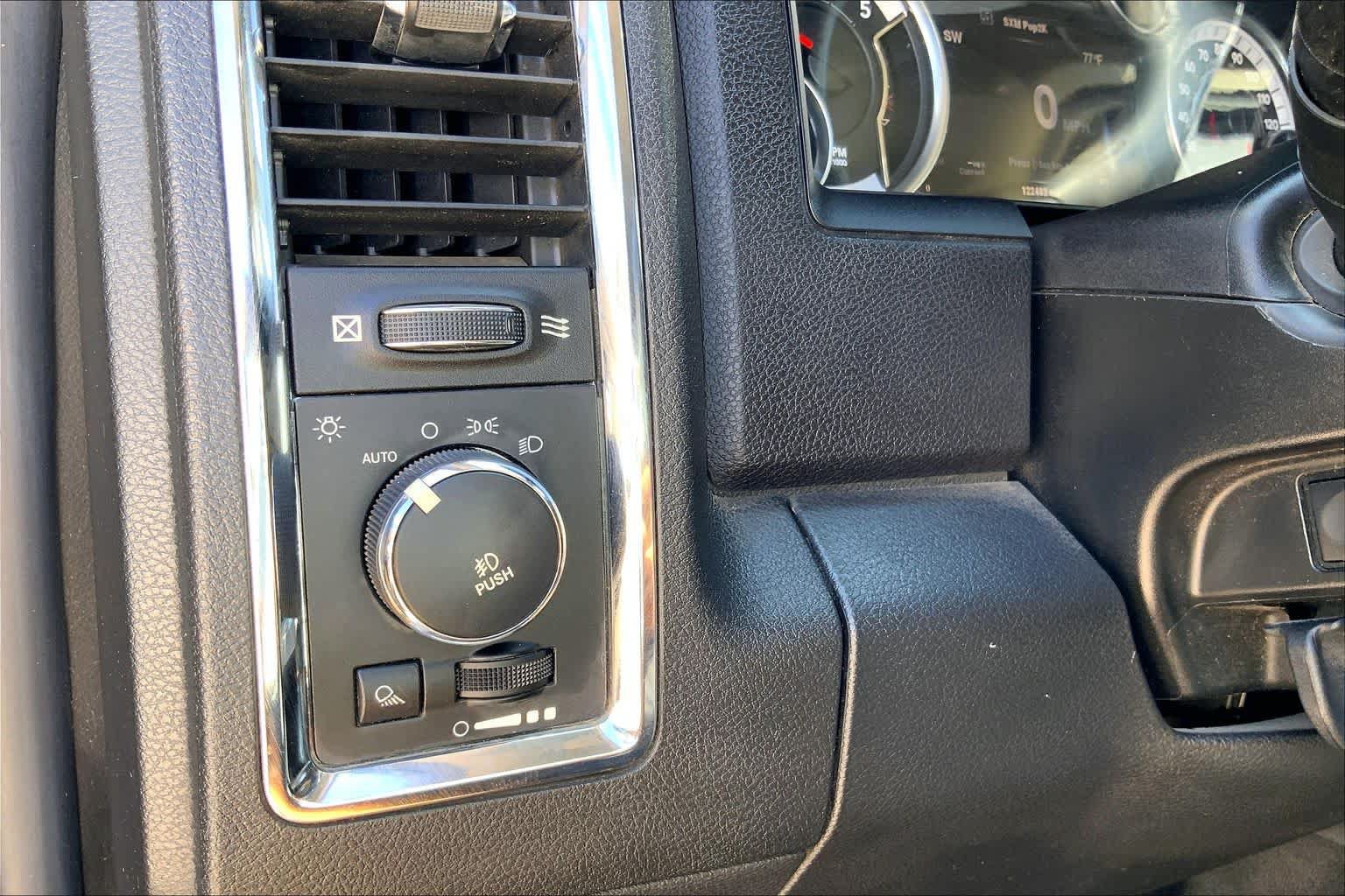 Used 2014 RAM 2500 Laramie w/ Convenience Group AWD/4WD image 35