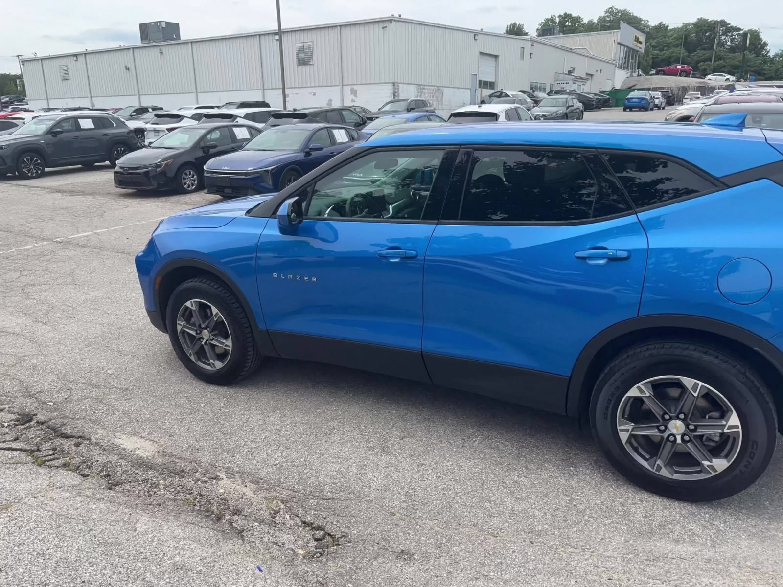 Used 2025 Chevrolet Blazer LT FWD image 11