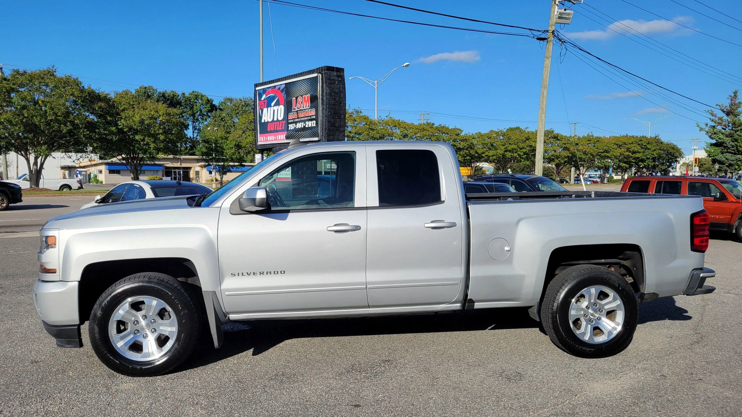 Used 2017 Chevrolet Silverado 1500 LT w/ All Star Edition image 2