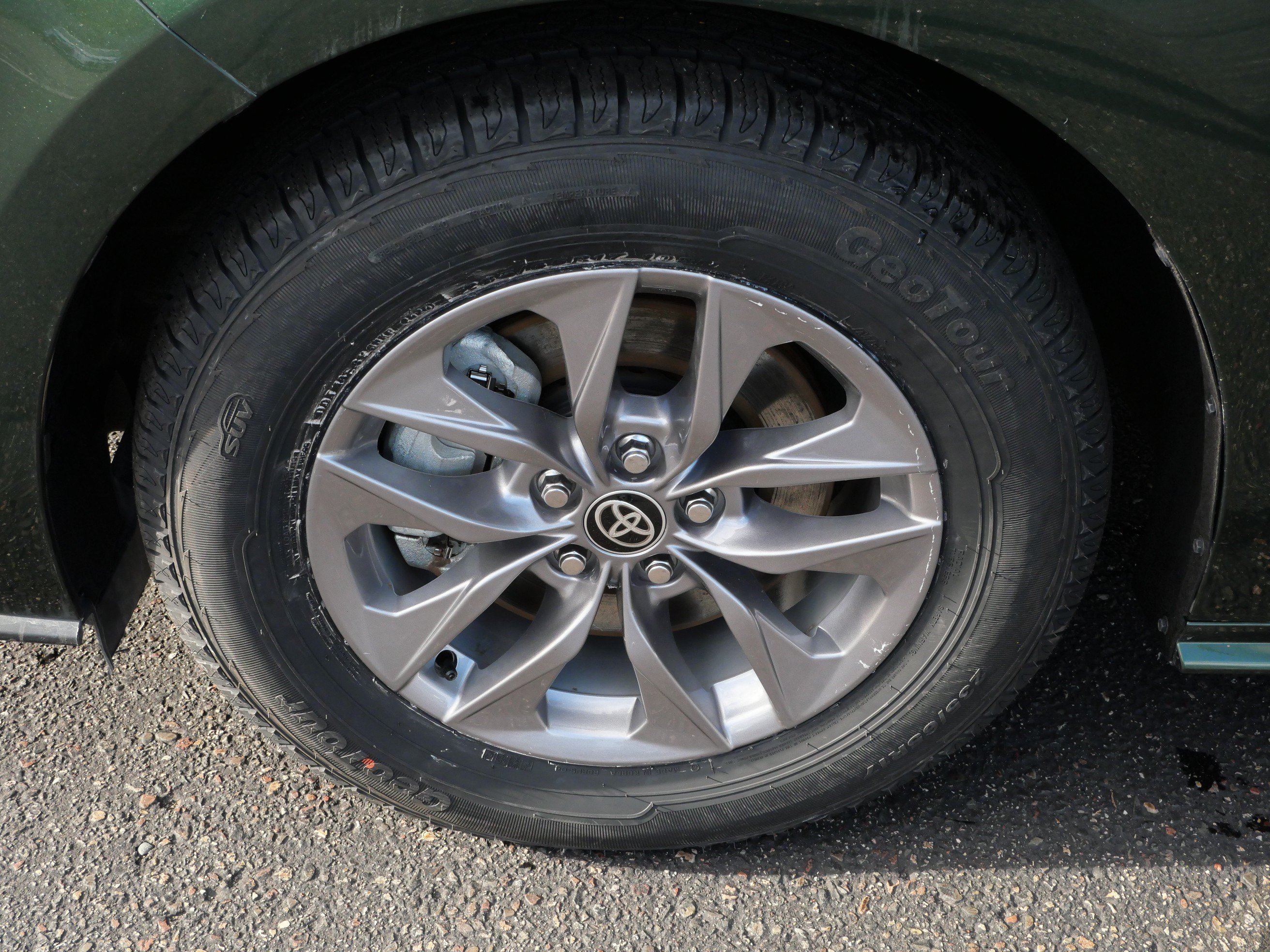 Certified 2025 Toyota Sienna LE AWD/4WD image 15