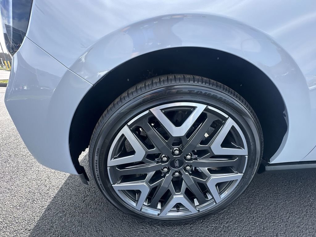 New 2026 Ford Expedition Max Platinum image 16