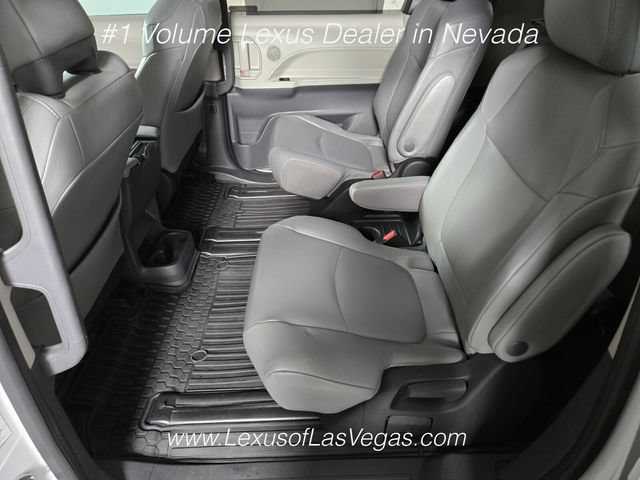 Used 2023 Toyota Sienna XLE FWD image 15