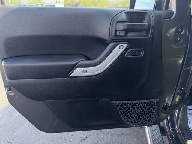 Used 2018 Jeep Wrangler Unlimited Sahara w/ Max Tow Package image 10