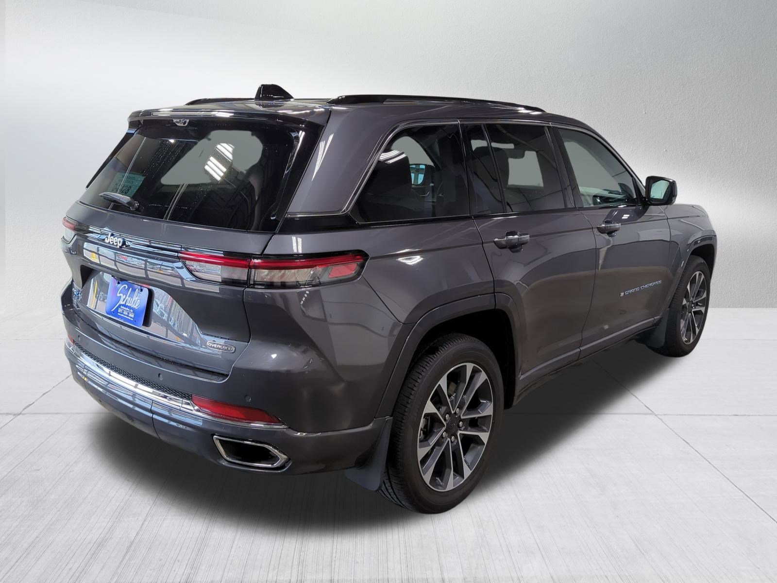 Used 2022 Jeep Grand Cherokee Overland w/ Advanced Protech Group III image 7