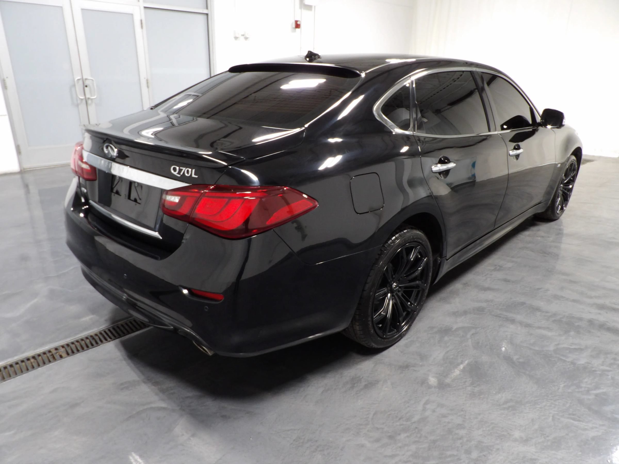 Used 2016 INFINITI Q70 L 3.7 w/ Technology Package AWD/4WD image 6
