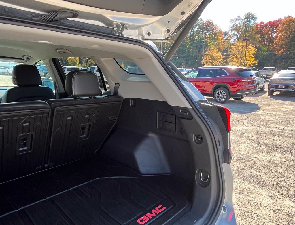 Used 2022 GMC Terrain SLT w/ LPO, Floor Liner Package AWD/4WD image 13