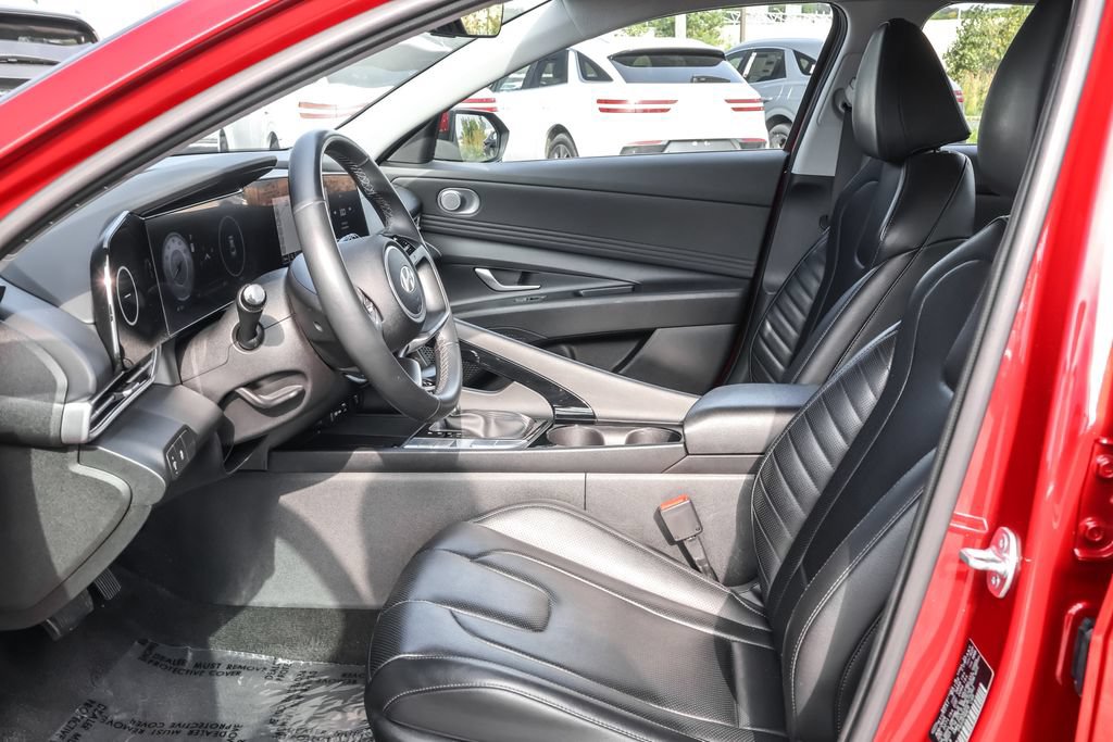 Certified 2025 Hyundai Elantra Limited FWD image 6