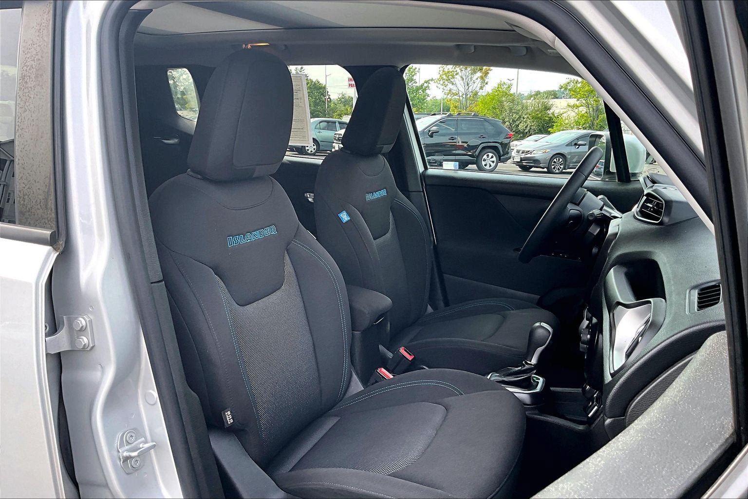 Used 2021 Jeep Renegade Latitude AWD/4WD image 7