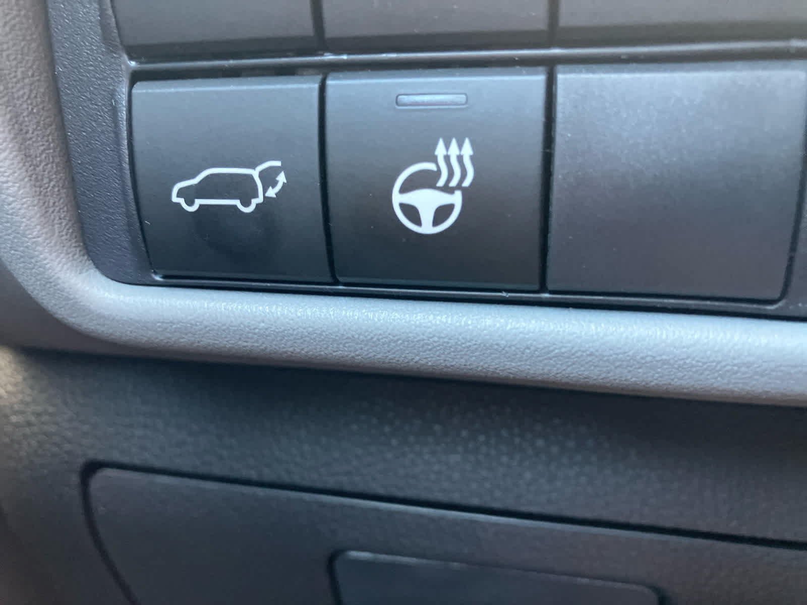Certified 2025 Toyota Highlander Limited AWD/4WD image 17