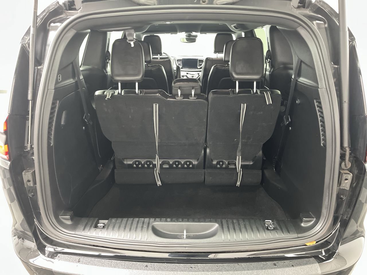 Used 2025 Chrysler Pacifica Select FWD image 28