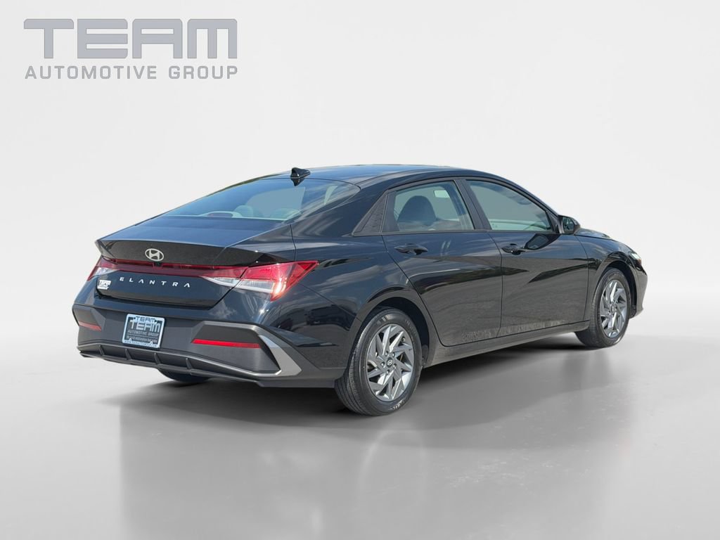 Used 2024 Hyundai Elantra SEL FWD image 6