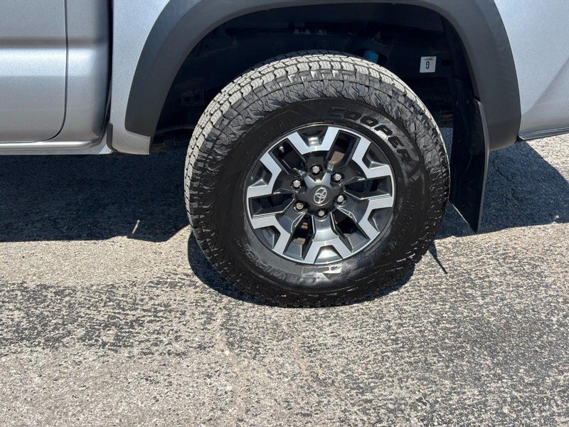 Used 2020 Toyota Tacoma TRD Off-Road AWD/4WD image 12