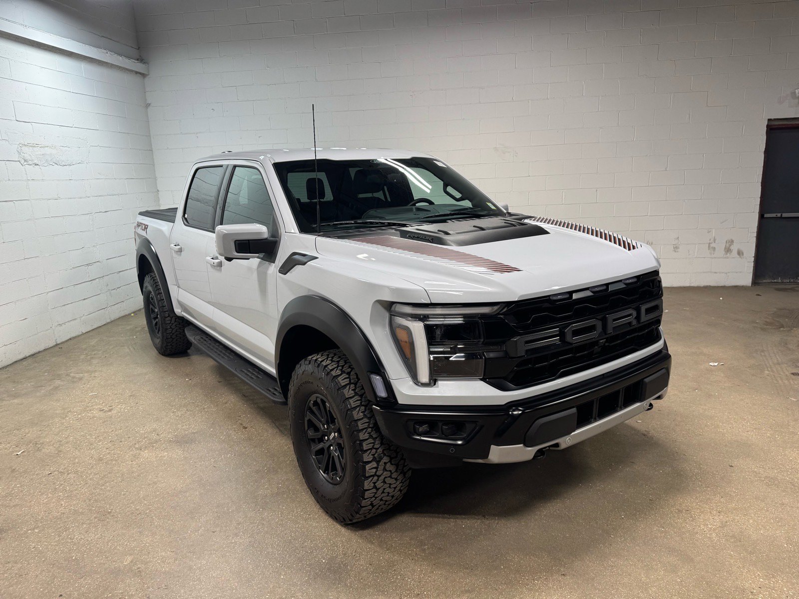 Used 2025 Ford F150 Raptor AWD/4WD image 4