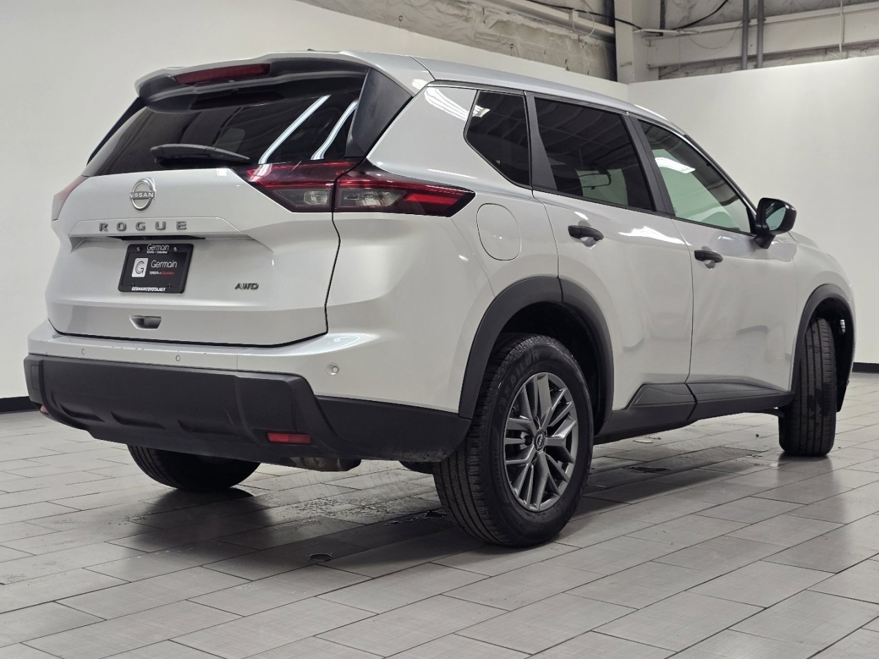 Used 2024 Nissan Rogue S image 14