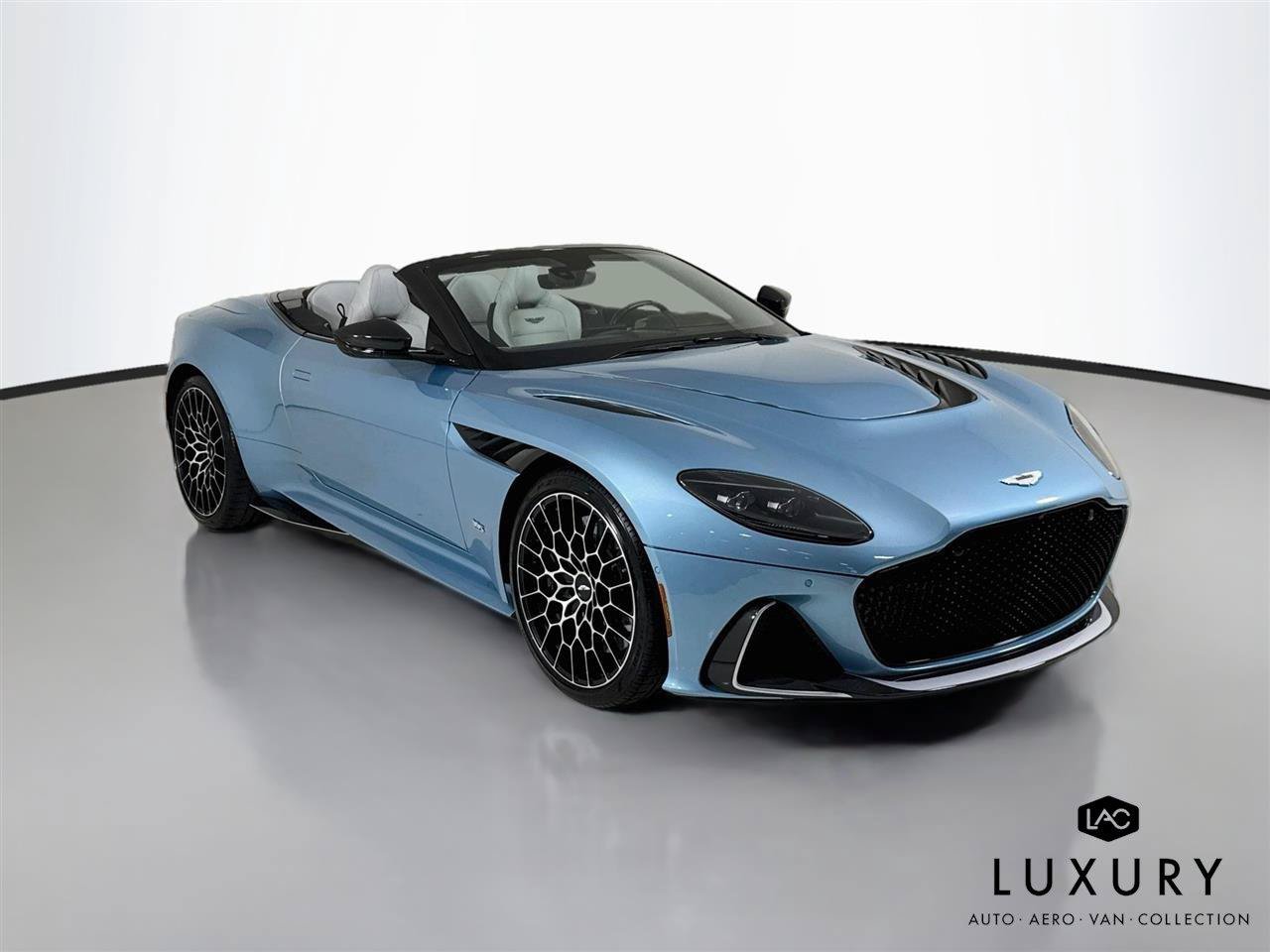 Used 2023 Aston Martin DBS Superleggera Volante RWD image 3