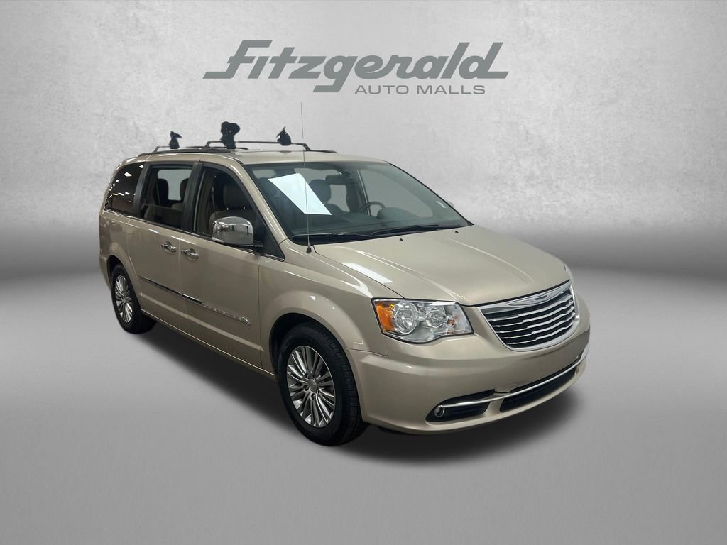 Used 2014 Chrysler Town & Country Touring-L w/ Driver Convenience Group FWD image 7
