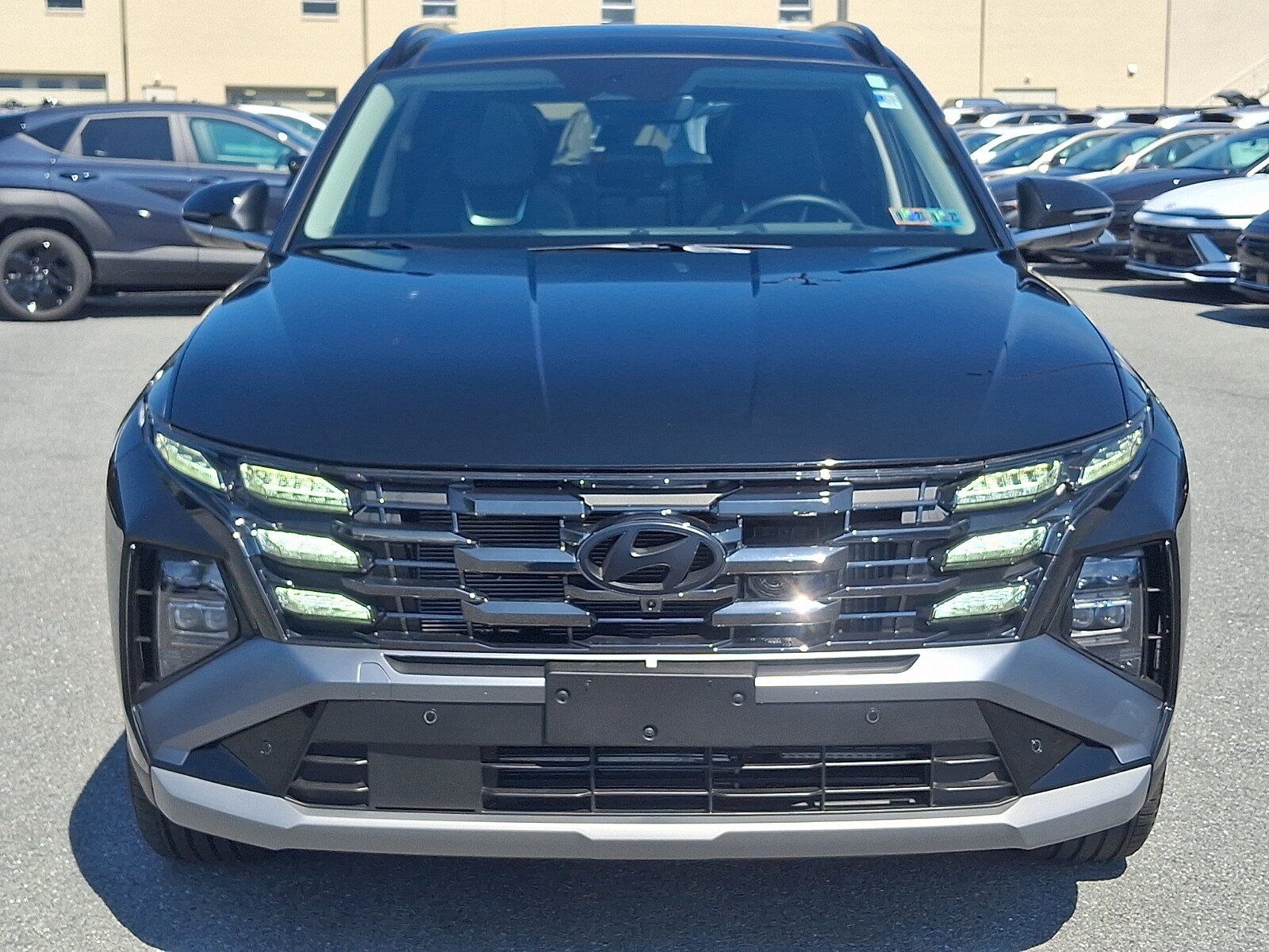 Certified 2025 Hyundai Tucson Limited AWD/4WD image 2