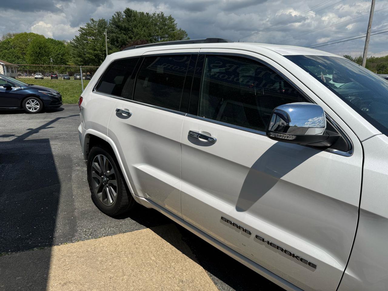 Used 2018 Jeep Grand Cherokee Overland AWD/4WD image 6