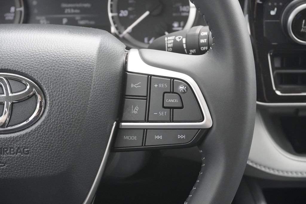Used 2026 Toyota Highlander Limited AWD/4WD image 13