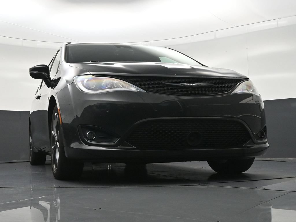 Used 2019 Chrysler Pacifica Limited w/ Advanced Safetytec Group FWD image 30