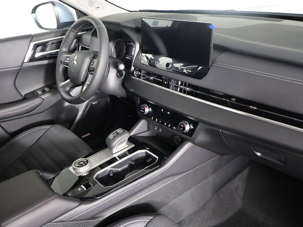 New 2026 Mitsubishi Outlander SE image 30