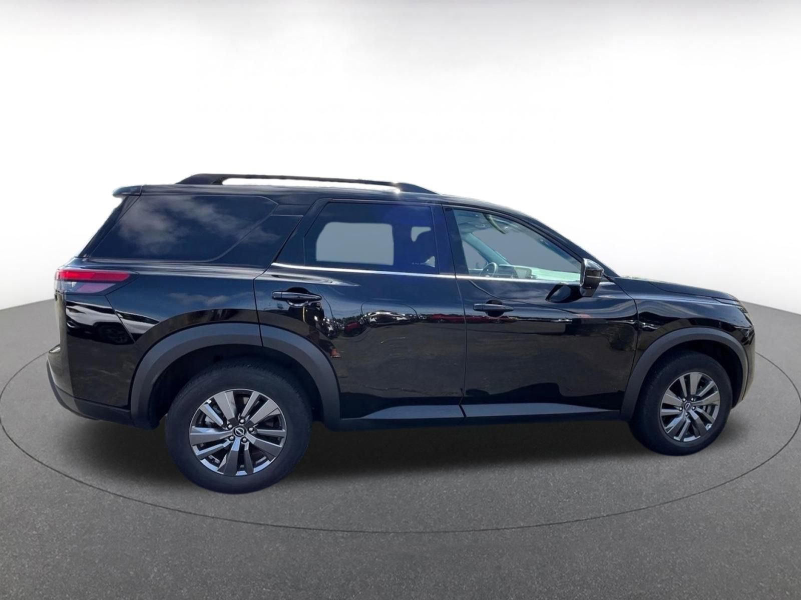 Used 2025 Nissan Pathfinder SV FWD image 8
