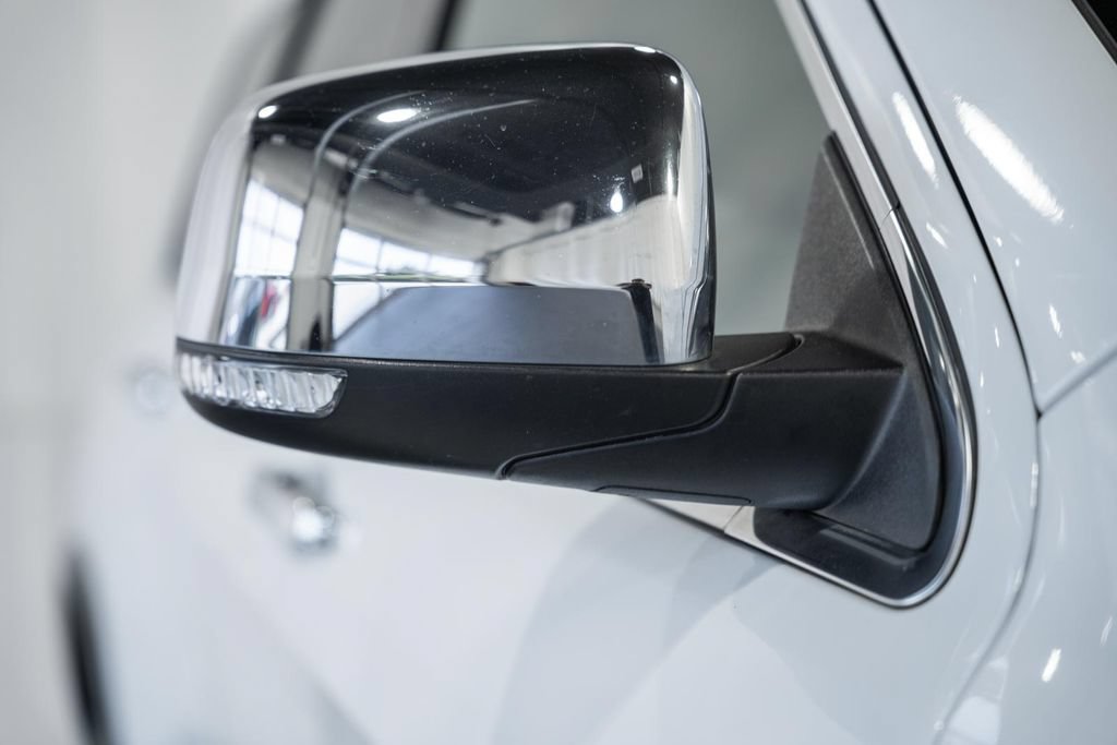 Used 2019 Jeep Grand Cherokee Limited AWD/4WD image 15