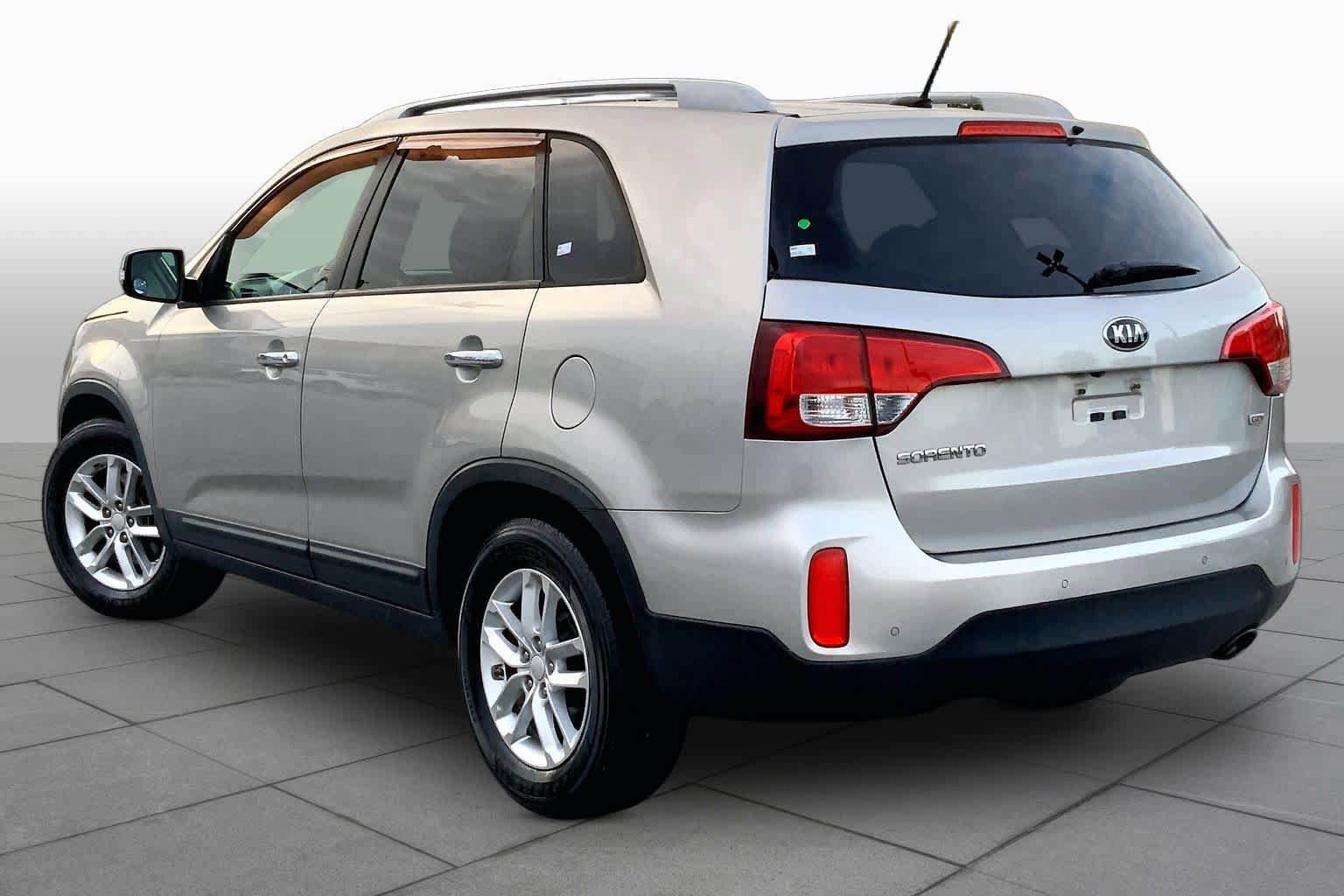 Used 2015 Kia Sorento LX FWD image 12