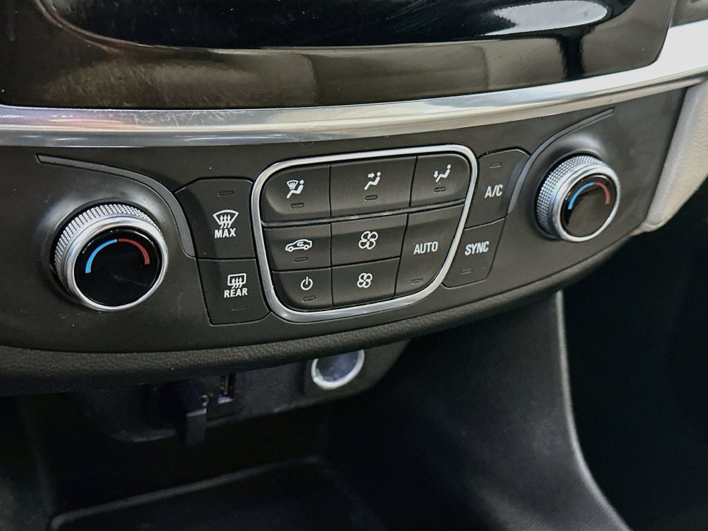 Used 2023 Chevrolet Traverse LS FWD image 18