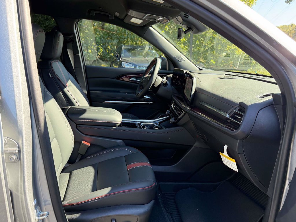 New 2027 Chevrolet Traverse RS w/ LPO, Floor Liner Package AWD/4WD image 12
