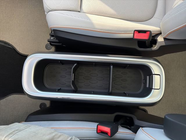 Used 2025 Volkswagen ID. Buzz 1st Edition image 16