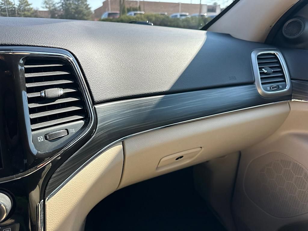 Used 2021 Jeep Grand Cherokee Limited w/ Luxury Group II image 33