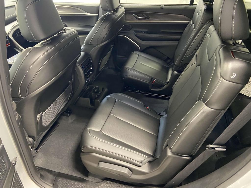 New 2025 Jeep Grand Cherokee L Limited w/ Luxury Tech Group II image 11