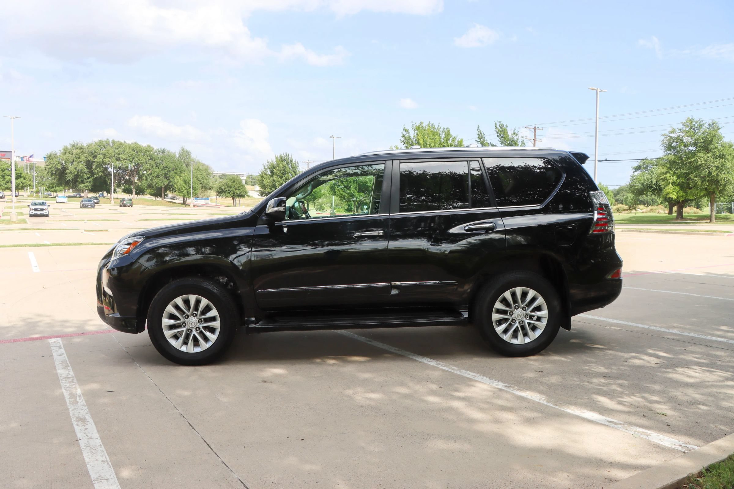 Used 2016 Lexus GX 460 w/ Premium Package AWD/4WD image 4