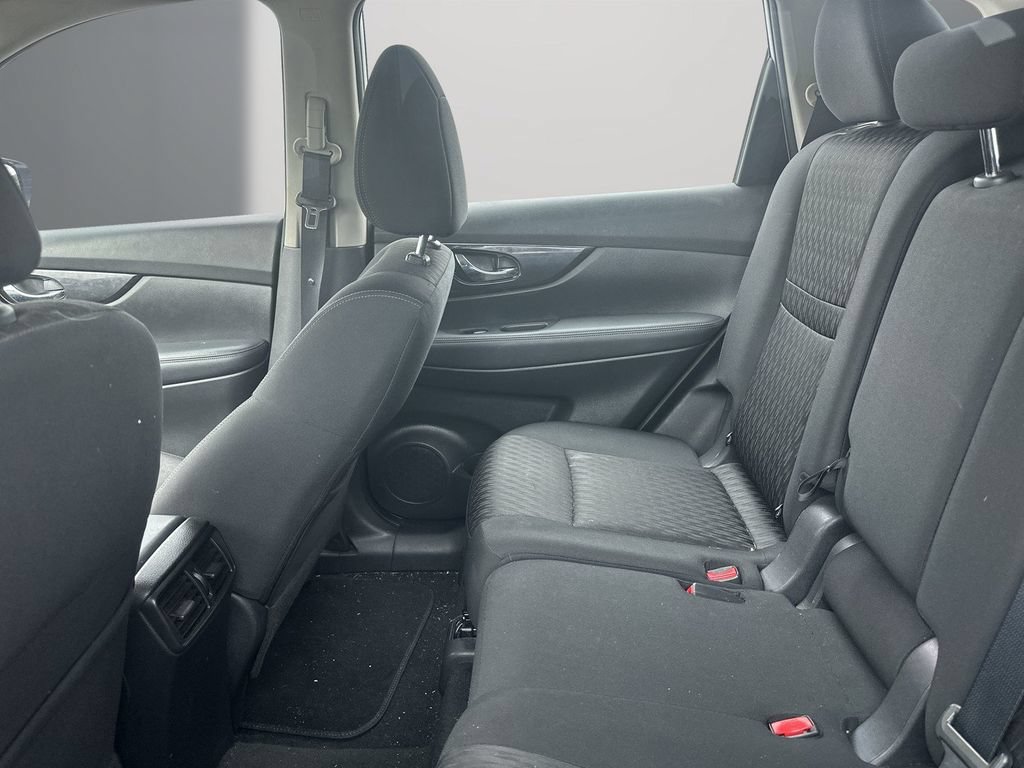 Used 2018 Nissan Rogue S FWD image 5