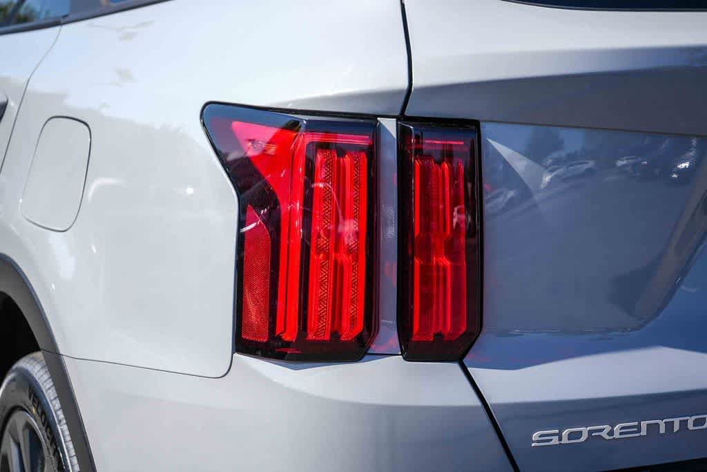 Certified 2023 Kia Sorento SX Prestige AWD/4WD image 9