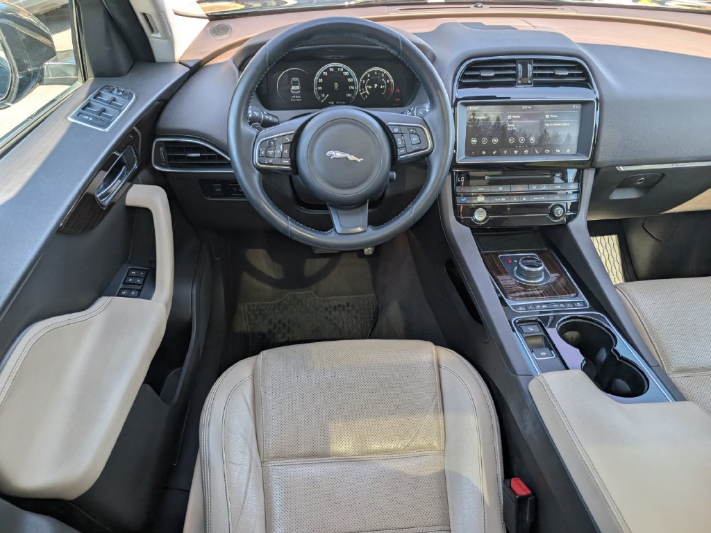 Used 2017 Jaguar F-PACE Prestige AWD/4WD image 9