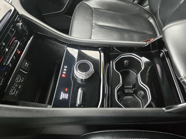 Used 2022 Jeep Grand Cherokee L Limited w/ Black Appearance Package image 11