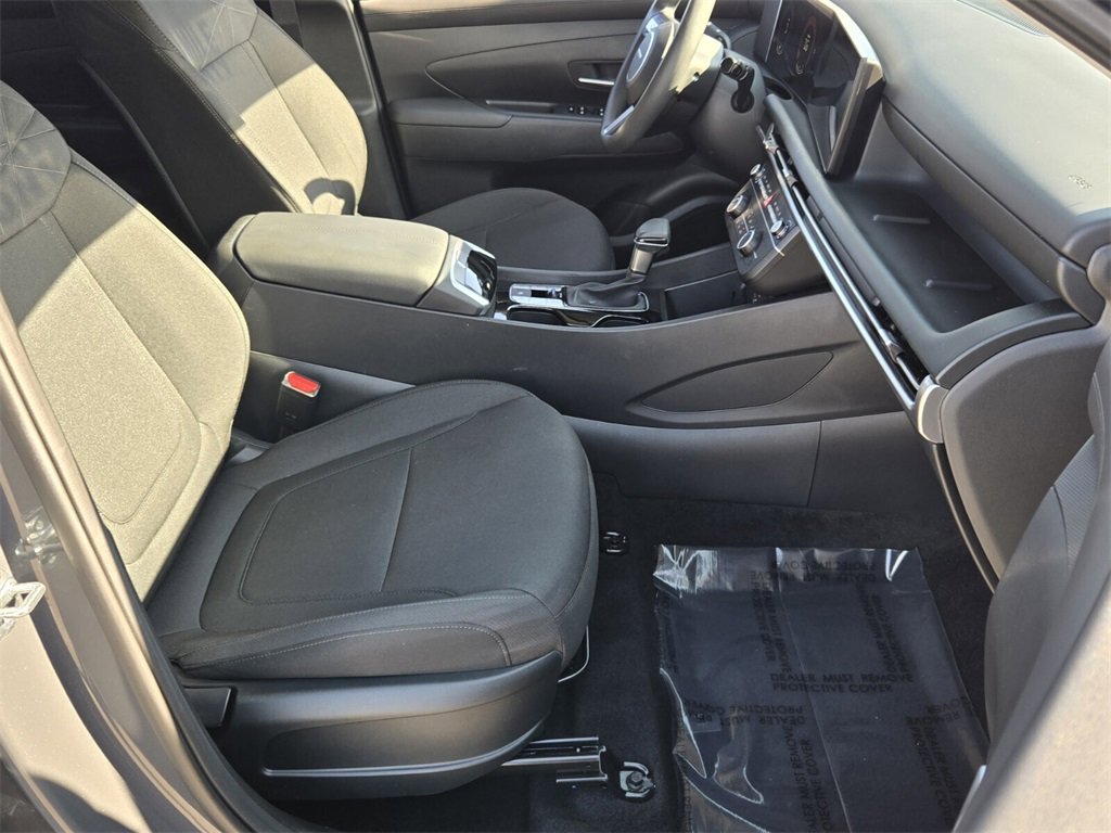 Certified 2025 Hyundai Tucson SE image 17